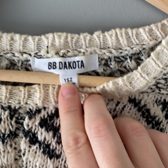 BB Dakota knit poncho - Picture 5 of 5